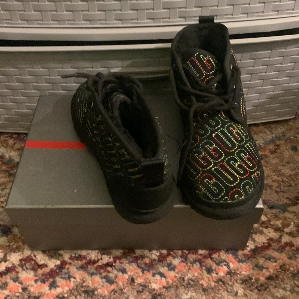 UGG boots - Picture 3 of 4